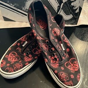 Vans Skulls and roses men’s 9 women’s 10.5